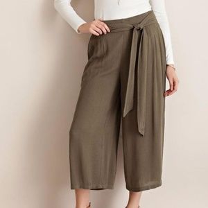 NWT stunning Entro olive culotte pants size S